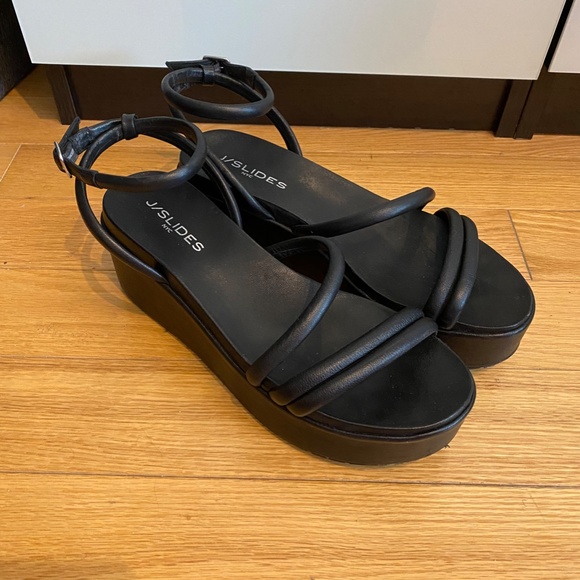 J/Slides Quilted Platform Sandal - Picture 5 of 5